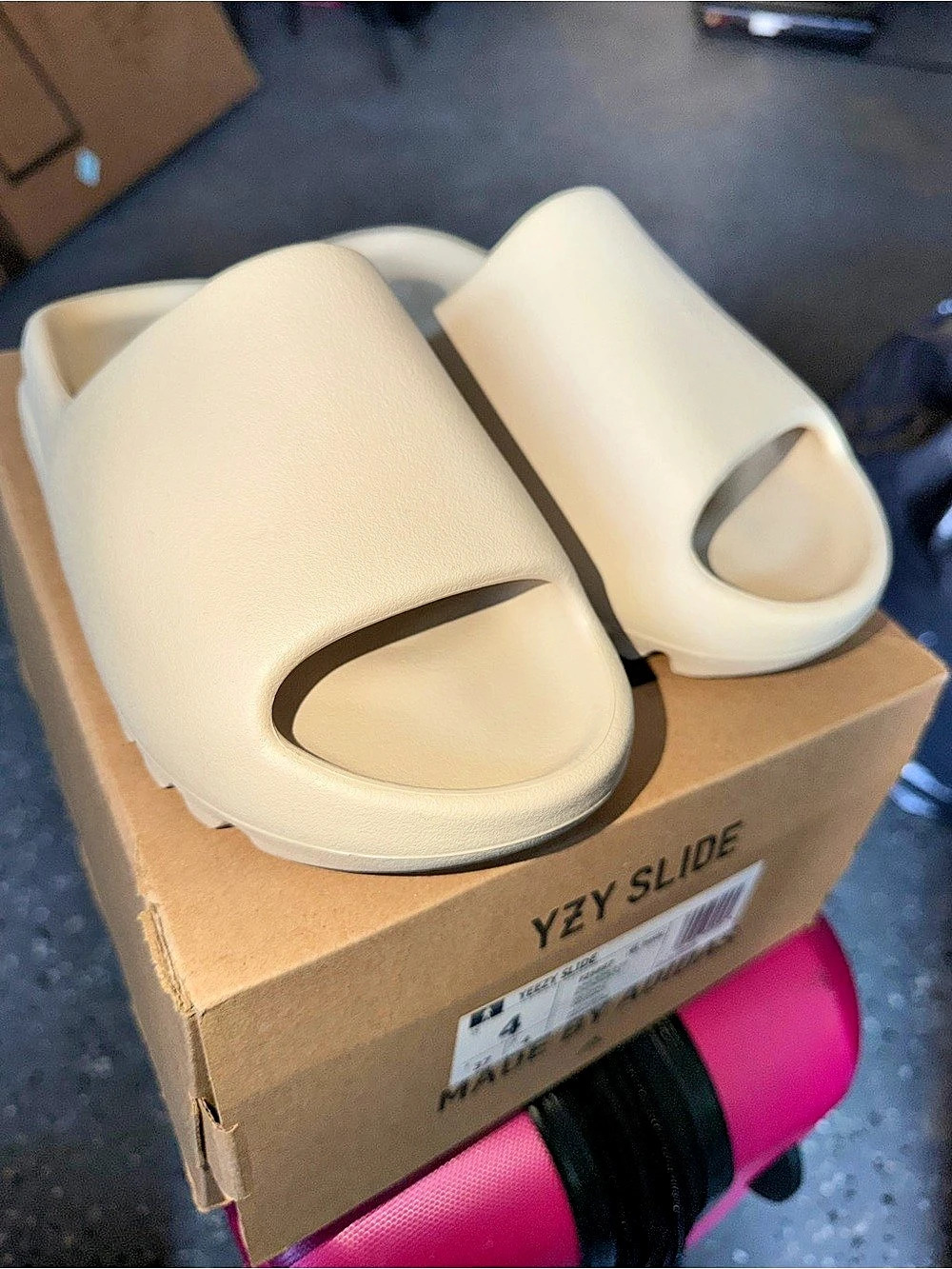 Adidas Yeezy Slide Bone Cream Slides US 4